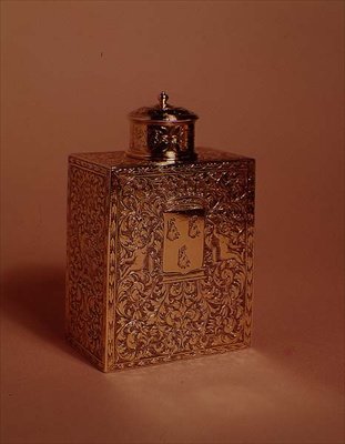 グリベリンのスタイルで装飾された茶箱、c.1700（銀の金箔） 作： English School