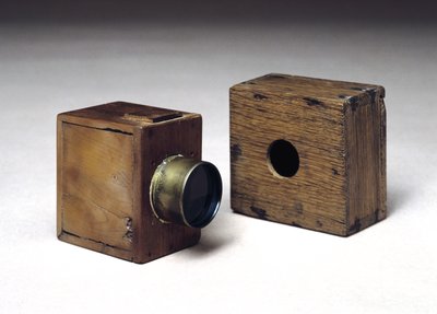 ネズミ捕りカメラ2台、c.1835（木） 作： English School