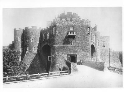 1221-27に建てられた巡査の門の眺め 作： English School