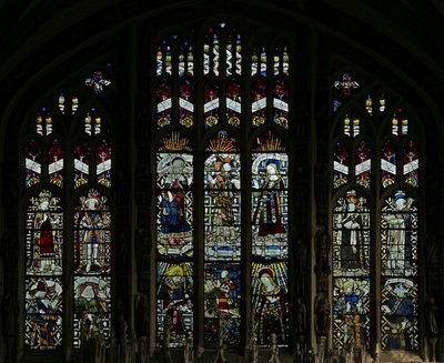 ビーチャムチャペルの東側の窓を描いた窓。それは1643年にピューリタンによって破壊されましたが、非常に巧みに復元されており、一部の人物は断片から再構成されています。おとこ 作： English School