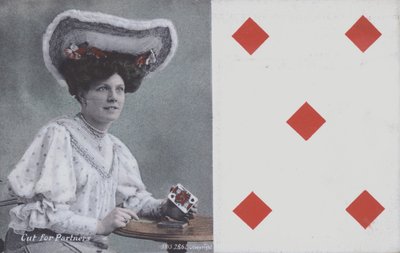 トランプとダイヤの5を持つ女性（カラーリトグラフ 作： English School