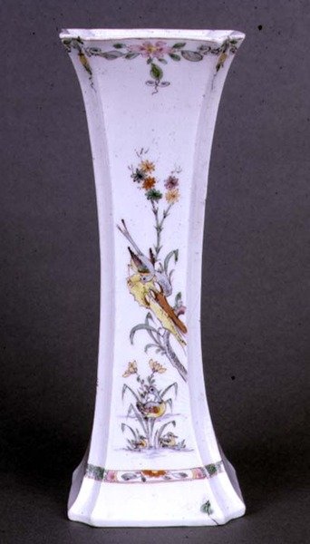 柿右衛門様式で描かれたウスターの花瓶（1750年頃）（陶製 作： English School
