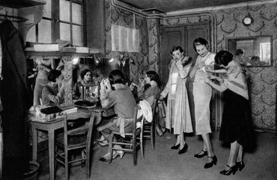 1931年、パリの素晴らしいドレスメーカーのモデル 作： Ernest Flammarion