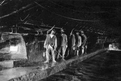 1931年、パリ、メイン下水道の下水道クリーナー 作： Ernest Flammarion