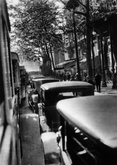 Grands Boulevards、パリ、1931年のトラフィック。 作： Ernest Flammarion