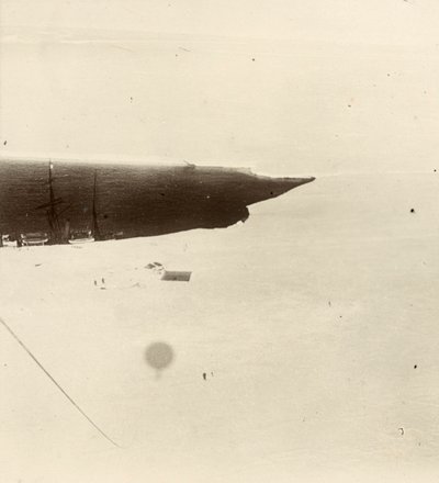 気球から高原を見下ろす。アーネスト・ヘンリー・シャクルトン卿のアルバム「National Antarctic Expedition（1901-1903）」より。 作： Ernest Henry Shackleton