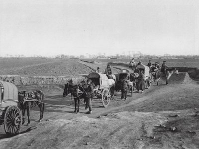北京平原を走る中国北部の旅客車「旗里」（モノクロ写真） 作： Ernst Boerschmann