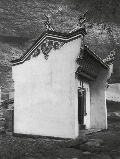イチャンフー、龍王桐、湖北、龍王廟の門ホール（モノクロ写真） 作： Ernst Boerschmann