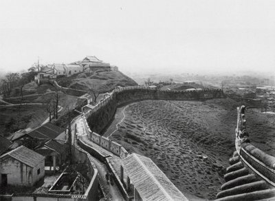 關口、觀音山、關東、城壁北楼から觀音山を望む（モノクロ写真） 作： Ernst Boerschmann