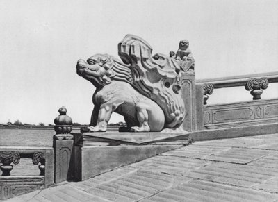 北京、万寿山、池里、頤和園の橋の端（モノクロ写真） 作： Ernst Boerschmann