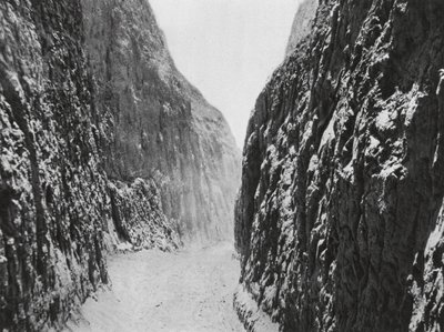 山西省平陽府、黄土の峡谷（モノクロ写真） 作： Ernst Boerschmann