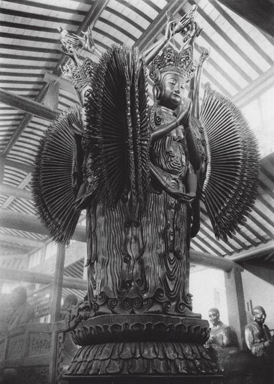 江蘇省須長市、戒燈寺四枢の千手観音（モノクロ写真） 作： Ernst Boerschmann