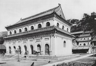 ウータイシャン、ヒエントゥンセー、シャンシー、仏教図書館と僧院の端にある棚田（モノクロ写真） 作： Ernst Boerschmann