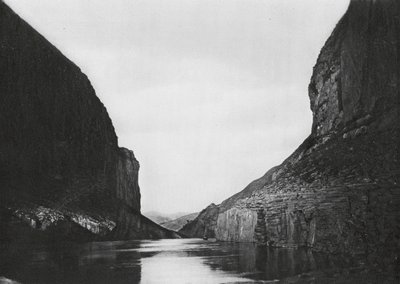 揚子江、鳳翔口、四川省、クルチョウフ下の鞴峡、上流の眺め（モノクロ写真） 作： Ernst Boerschmann