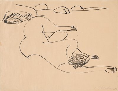 岩の間の浜辺に横たわるエルナ、1912年。 作： Ernst Ludwig Kirchner