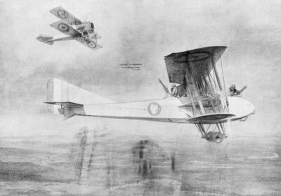 1918年1926年に、スペード戦闘機によって保護された、写真撮影のミッションで3人乗りの飛行機。 作： Etienne Cournault
