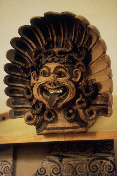 Gorgonsの頭の形のAntefix（テラコッタ） 作： Etruscan
