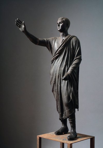 ローマ時代の弁士、アウレ・メテレ（弁士）-エトルリア時代のブロンズ彫刻、高さ：179cm、紀元前90～70年頃、イタリア・ピラ産-エトルリア文明。"ペルージャの司祭アウラス・メテルスは、演説者またはアリンガトーレと言う" 青銅像 作： Etruscan