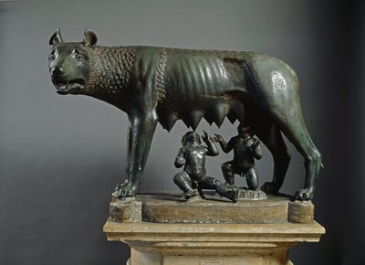 カピトリウムの狼（ブロンズ彫刻、紀元前500年） 作： Etruscan