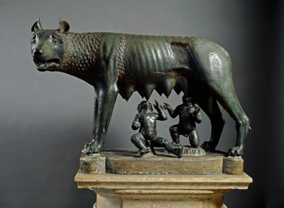 カピトリウムの狼：紀元前500年頃のエトルリア起源の彫刻（ブロンズ） 作： Etruscan