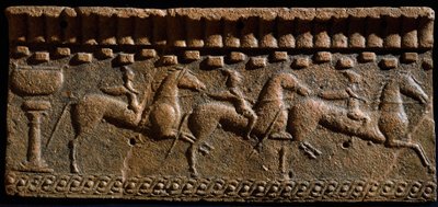 エトルリア美術：ムルロの建築アンサンブルの騎士のフリーズ装飾。紀元前6世紀。イタリア、ムルロ、市立古代博物館 作： Etruscan