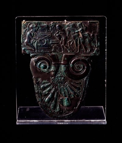 エトルリア文明：トロイロス神話に言及したブロンズ板 紀元前520年 (Etruscan art: bronze plaque referring to Troilus myth, 520 BC) Dim 15x11,7 cm Florence, Museo Archeologico, inv 63588 - Etruscan art: bronze plaque referring to Troilos 作： Etruscan