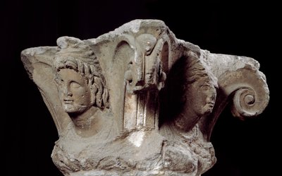 エトルリア文明：イタリアのカンパナーリ・ア・ヴルチ墳墓から出土した装飾柱頭。紀元前4世紀末から3世紀初頭フィレンツェ、アルケオロジコ美術館 作： Etruscan