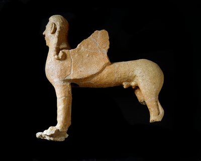 エトルリア文明：テラコッタ製スフィンクス。紀元前550〜530年。ムルロの第2宮殿より。Depositi Soprintendenza Archeologica del 