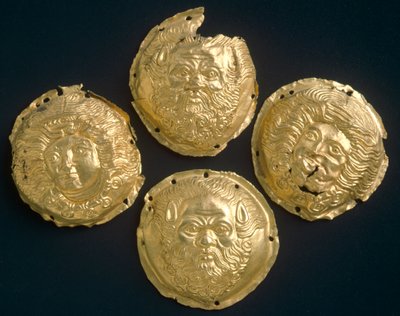 トーディ（ウンブリア州）の金のスタッド。紀元前4世紀のエトルリア文明。 作： Etruscan