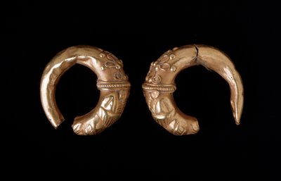 黄金のイヤリング（紀元前450～400年 作： Etruscan