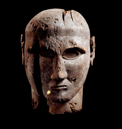 男性の頭部 金の痕跡のある木彫像 前7世紀 作： Etruscan