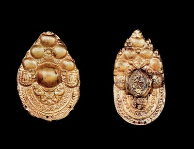 エトルリアのジュエリー：ゴールドのイヤリング。 作： Etruscan Etruscan