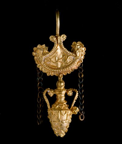 エトルリア美術：金の耳飾り。紀元前3世紀。チェルベテリより薄さ3.4 cm ローマ、ヴィラ・ジュリア美術館 作： Etruscan Etruscan