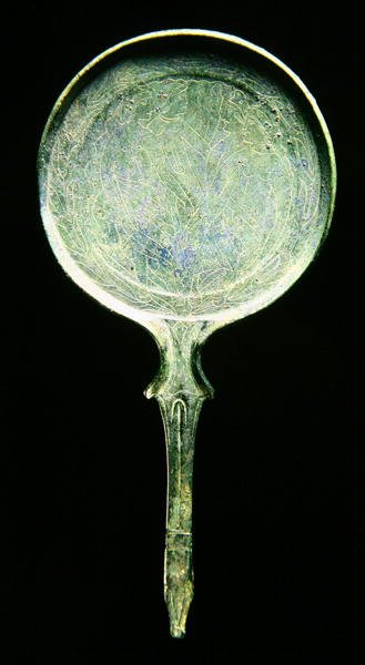 切込み入りの装飾が施された鏡（ブロンズ） 作： Etruscan Etruscan