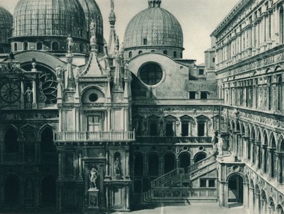 ドージェ宮殿の中庭、ヴェネツィア、イタリア、1927 作： Eugen Poppel