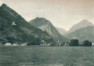 1927年、イタリア、ガルダ湖からのリーヴァデルガルダ 作： Eugen Poppel