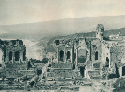 1927年、イタリア、シチリア島、タオルミーナのギリシャ劇場の舞台と楽屋 作： Eugen Poppel