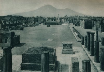 遠くにあるヴェスヴィオ山、ポンペイ、イタリア、1927年にフォーラムのビュー 作： Eugen Poppel