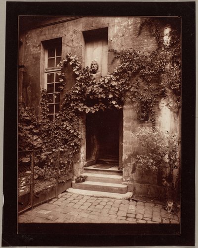 ルーアンの中庭 作： Eugène Atget