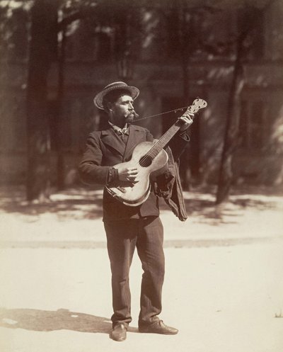 ギタープレーヤー（パリ 作： Eugène Atget