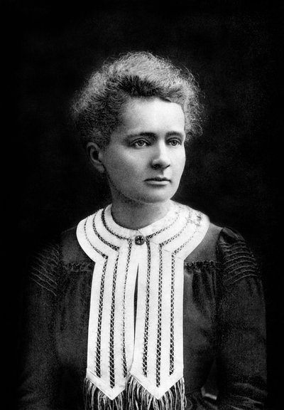 フランスの物理学者マリー・キュリー (1867-1934) 物理学 1903 年ノーベル賞、化学 1911 年ノーベル賞、ユージン・ピルーによる写真 作： Eugene Pirou