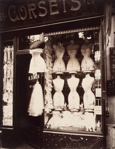 コルセット。 Boulevard de Strasbourg、1912 作： Eugène Atget