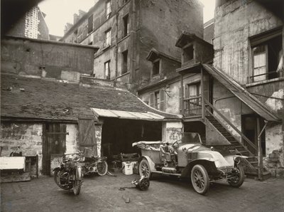 中庭、ヴァランス通り 作： Eugène Atget