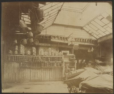 ピルエット通り5番地、オテリエ・デュ・ゾーム（1階） 作： Eugène Atget