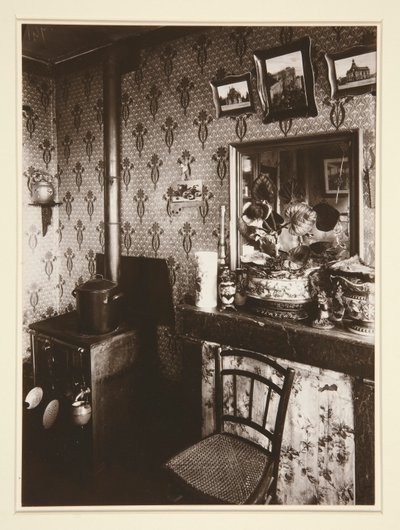労働者階級のインテリア、Rue de Romainville 作： Eugène Atget