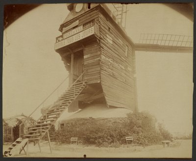 モンマルトル、ムーラン・ド・ラ・ギャレット、レピック通り 作： Eugène Atget