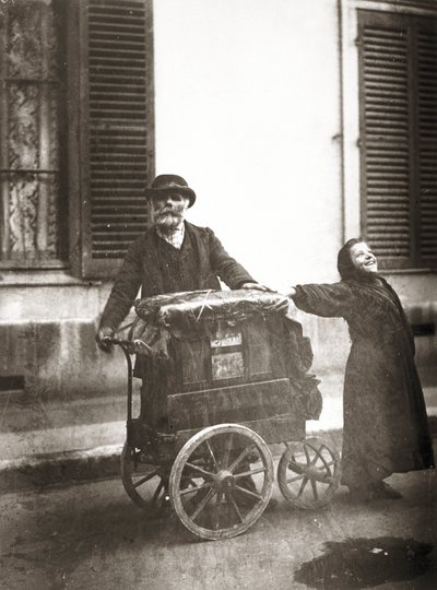 オルガン奏者、c.1898-99（ゼラチンシルバープリント） 作： Eugène Atget