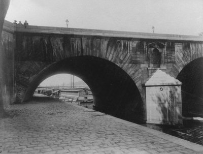 キーダンジュ、ポンマリー、パリ（4区）、1911年 作： Eugène Atget