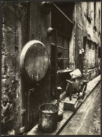 [レイニー通り（ブリキ職人の店、レイニー通り）) 作： Eugène Atget