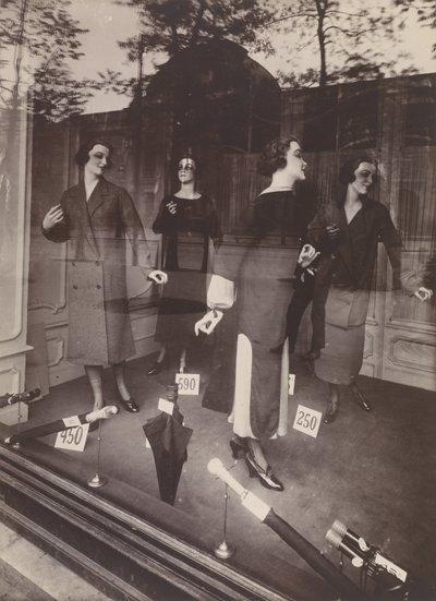 店先、アベニューデゴベリン 作： Eugène Atget